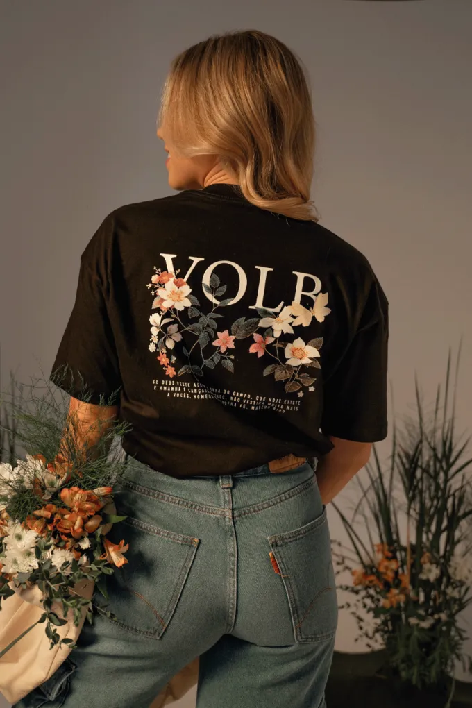 Camiseta Oversized Fit Flores do Jardim