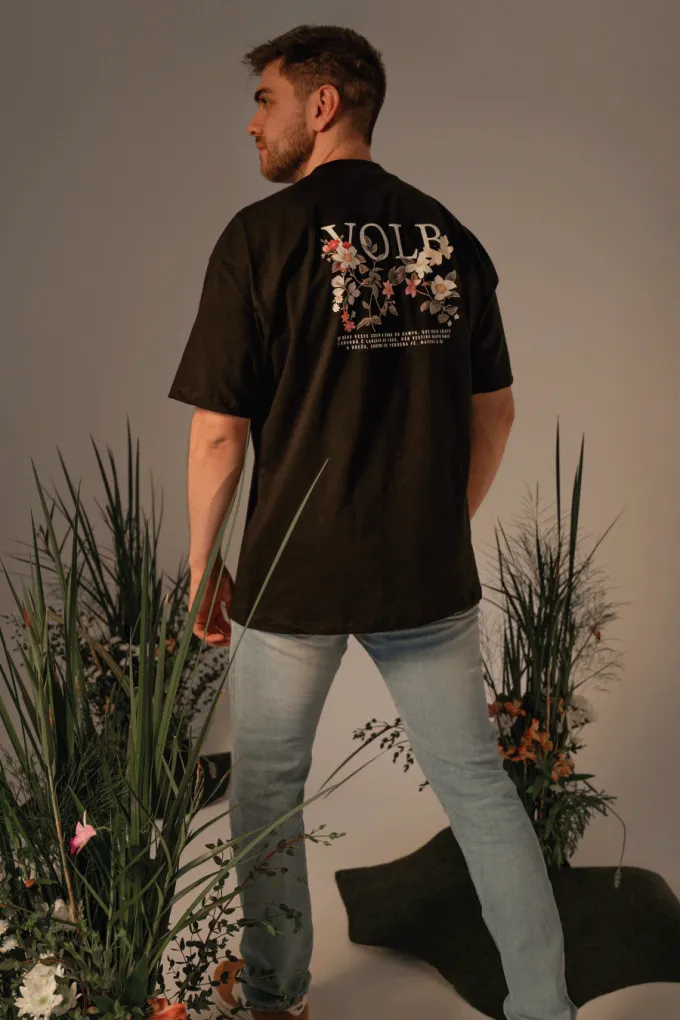 Camiseta Oversized Fit Flores do Jardim